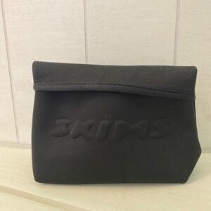 Skims accessory pouch